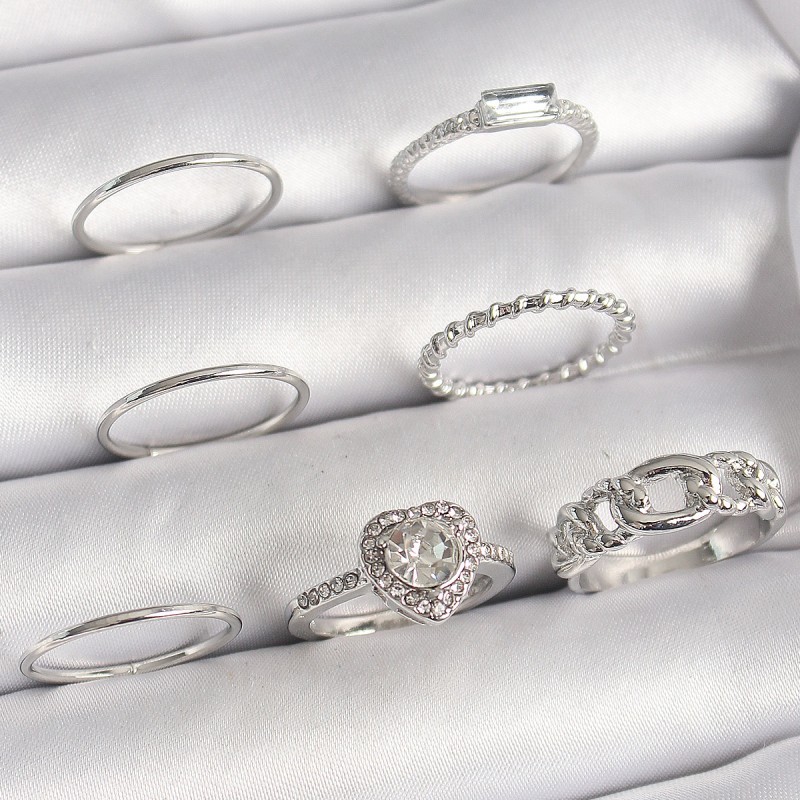 Pirinç Gümüş Renk Zirkon Taşlı Kalp Model Kadın Yüzük Kombini