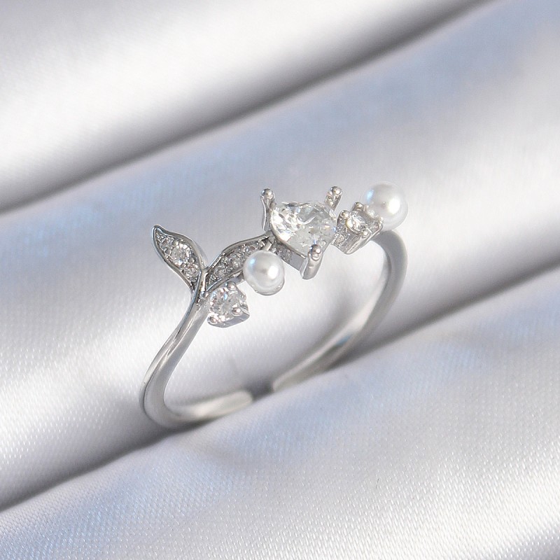 Pirinç Gümüş Renk Zirkon Taşlı Kalp Yaprak Model İnci Detay Kadın Yüzük