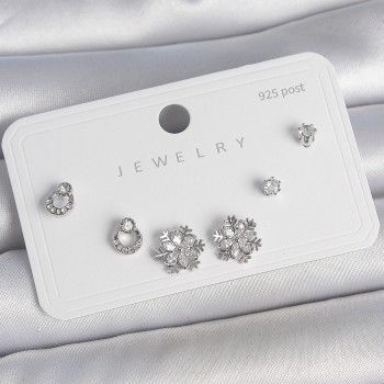 Pirinç Gümüş Renk Zirkon Taşlı Kar Tanesi Model 925 Ayar Çivi Kadın Küpe Seti