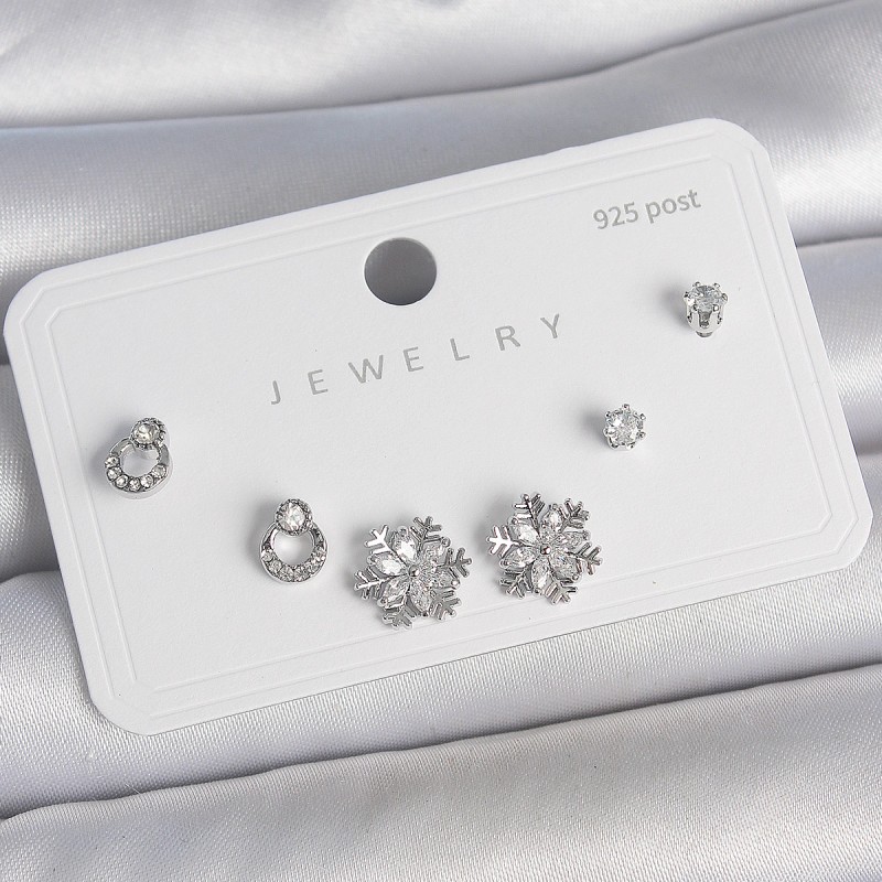 Pirinç Gümüş Renk Zirkon Taşlı Kar Tanesi Model 925 Ayar Çivi Kadın Küpe Seti