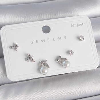 Pirinç Gümüş Renk Zirkon Taşlı Kelebek Model İnci Detay 925 Ayar Çivi Kadın Küpe Seti