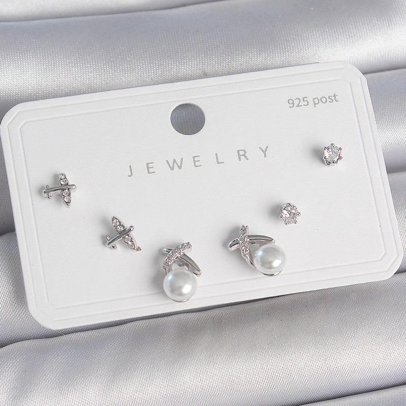 Pirinç Gümüş Renk Zirkon Taşlı Kelebek Model İnci Detay 925 Ayar Çivi Kadın Küpe Seti