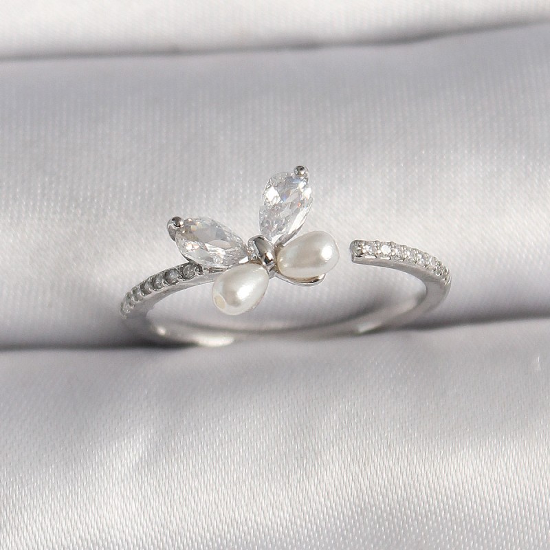 Pirinç Gümüş Renk Zirkon Taşlı Kelebek Model İnci Detaylı Ayarlanabilir Yüzük