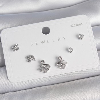 Pirinç Gümüş Renk Zirkon Taşlı Kuğu Model 925 Ayar Çivi Kadın Küpe Seti