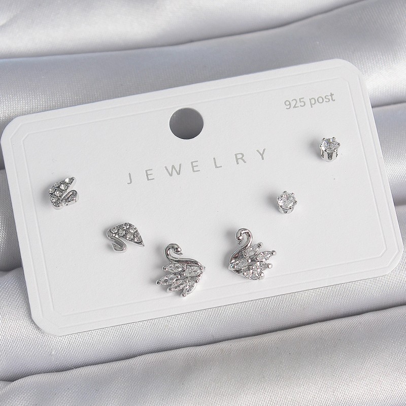 Pirinç Gümüş Renk Zirkon Taşlı Kuğu Model 925 Ayar Çivi Kadın Küpe Seti