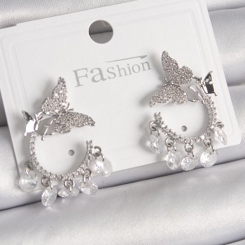 Pirinç Gümüş Renk Zirkon Taşlı Sallantı Detay Kelebek Model Kadın Küpe