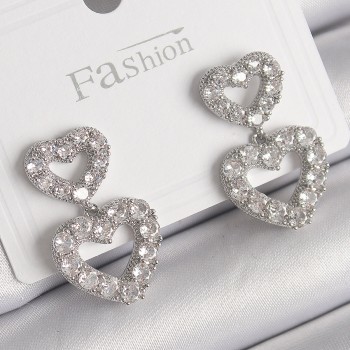 Pirinç Gümüş Renk Zirkon Taşlı Sallantı Kalp Model Kadın Küpe