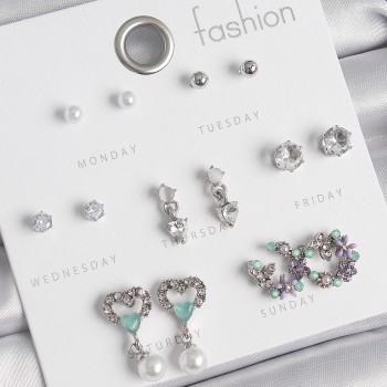 Pirinç Gümüş Renk Zirkon Taşlı Sallantılı Kalp Model Çiçek Detay 7 Çift Kadın Küpe Seti