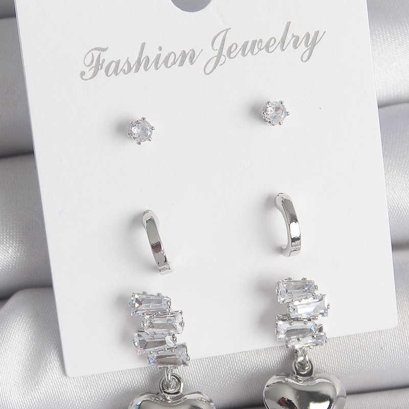 Pirinç Gümüş Renk Zirkon Taşlı Sallantılı Kalp Model Yarım Halka Detay 3 Çfit Kadın Küpe Seti