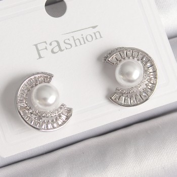 Pirinç Gümüş Renk Zirkon Taşlı Salyangoz Model İnci Detay Kadın Küpe