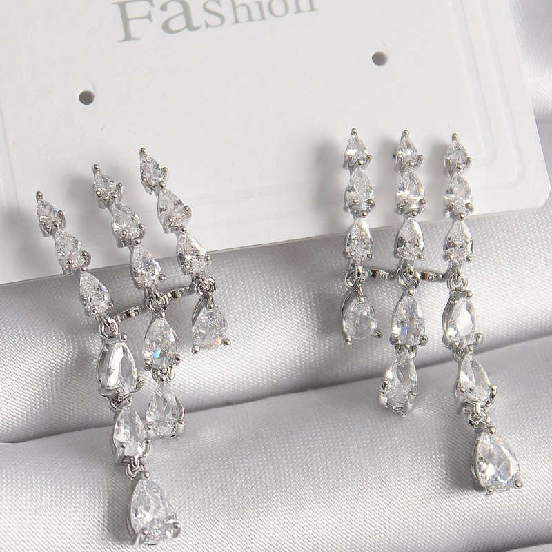 Pirinç Gümüş Renk Zirkon Taşlı Yağmur Model Kadın Küpe