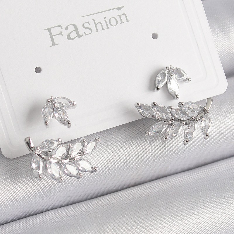 Pirinç Gümüş Renk Zirkon Taşlı Yaprak Model Kadın Küpe