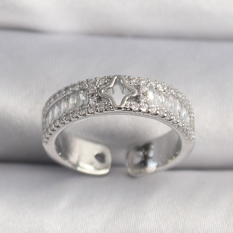 Pirinç Gümüş Renk Zirkon Taşlı Yıldız İşleme VIP Seri Kadın Yüzük