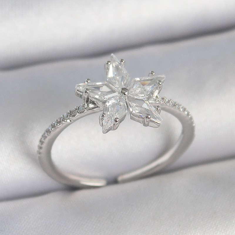 Pirinç Gümüş Renk Zirkon Taşlı Yıldız Model Ayarlanabilir Kadın Yüzük