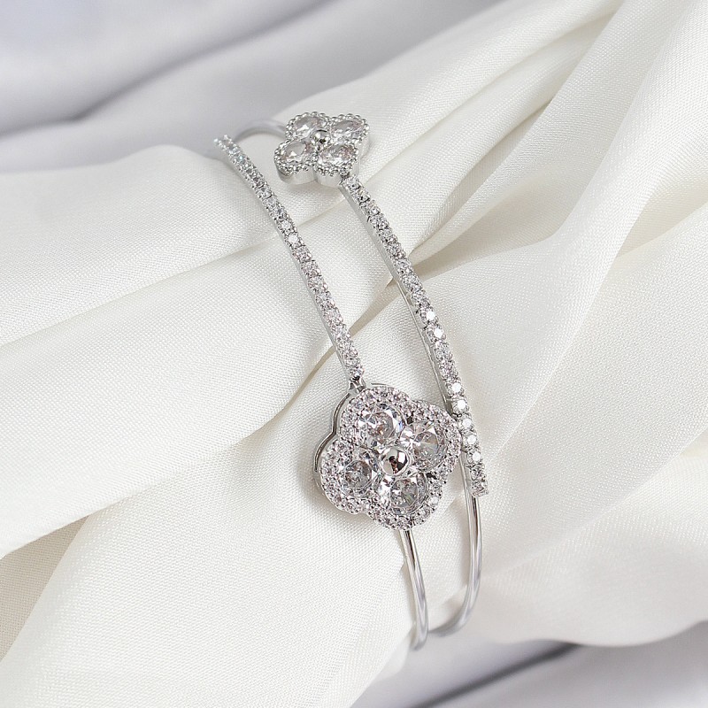 Pirinç Gümüş Renk Zirkon Taşlı Yonca Model 2'li Kadın Bileklik