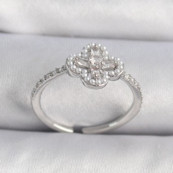 Pirinç Gümüş Renk Zirkon Taşlı Yonca Model İnci Detay Kadın Yüzük