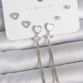 Pirinç Gümüş Sallantı Beyaz Mineli Kalp Model Zirkon Taşlı Detay 925 Ayar Çivi Kadın Küpe Seti