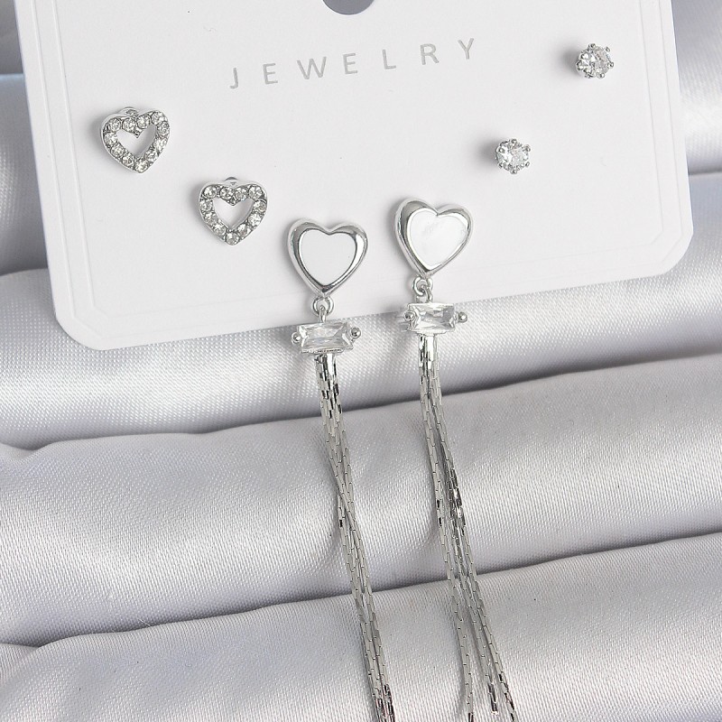 Pirinç Gümüş Sallantı Beyaz Mineli Kalp Model Zirkon Taşlı Detay 925 Ayar Çivi Kadın Küpe Seti