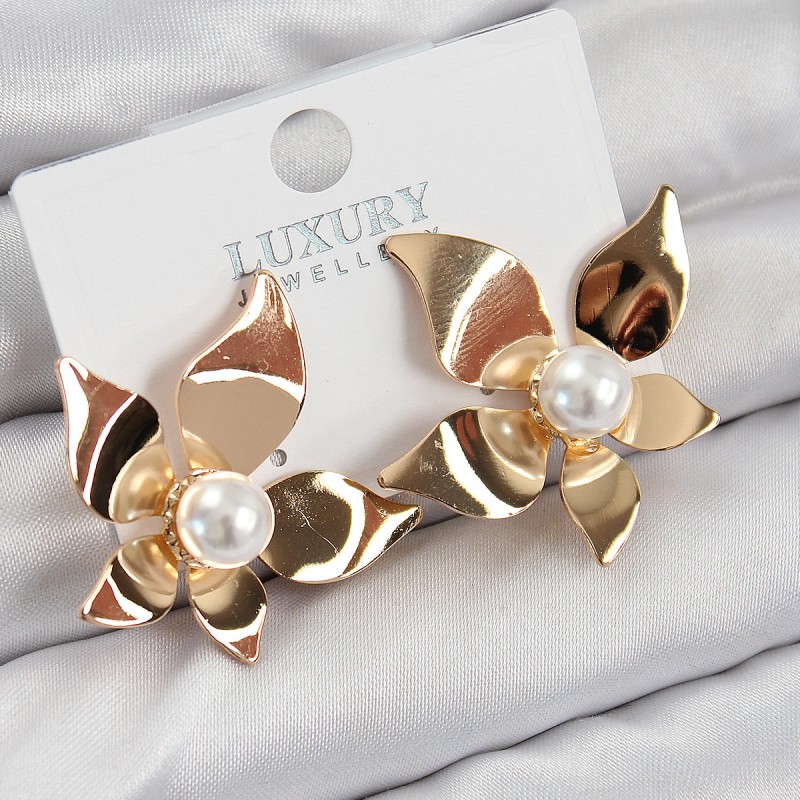 Pirinç İnci Detaylı Çiçek Model Gold Renk Kadın Küpe