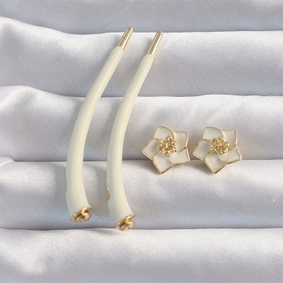 Pirinç Krem Renk Botega Küpe