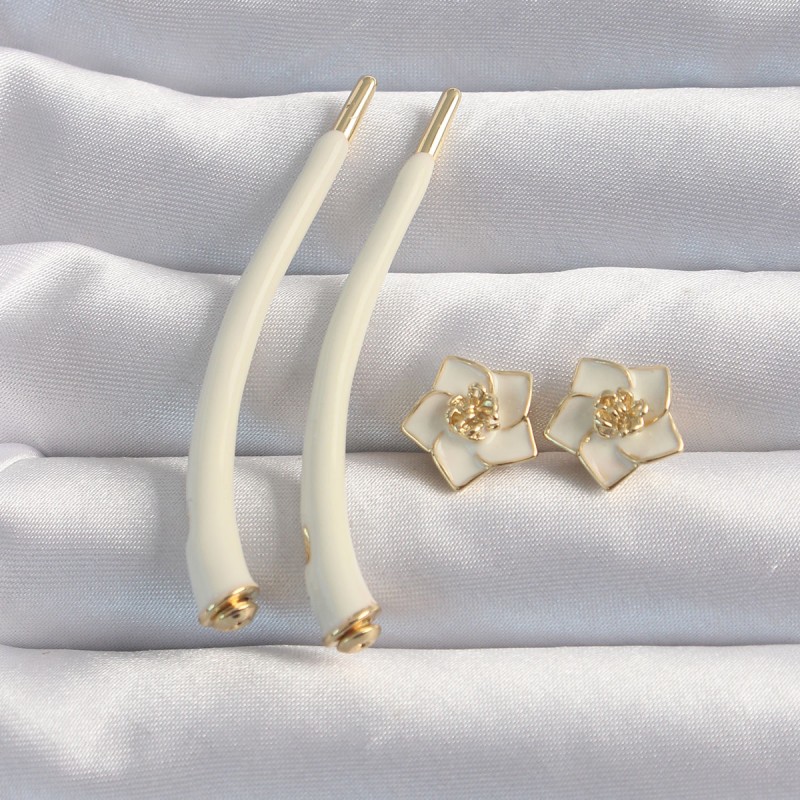 Pirinç Krem Renk Botega Küpe