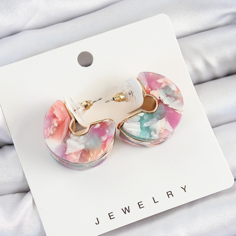 Pirinç Mermer Desenli Vintage Yarım Halka Model Gold Renk Kadın Küpe