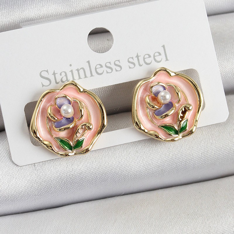 Pirinç Pembe Mineli Çiçek Figürlü Sanatsal Portre Model Gold Renk Kadın Küpe