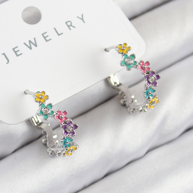 Pirinç Renkli Papatya Model Gümüş Renk Kadın Küpe