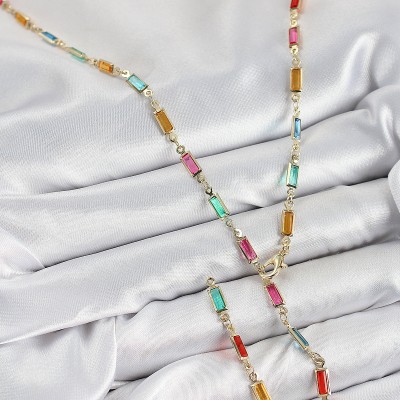 Pirinç Renkli Zirkon Taşlı Dikdörtgen Model Gold Renk Kadın Y Kolye