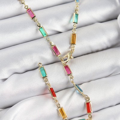 Pirinç Renkli Zirkon Taşlı Dikdörtgen Model Gold Renk Kadın Y Kolye