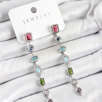 Pirinç Renkli Zirkon Taşlı Sallantılı Model Gümüş Renk Kadın Küpe