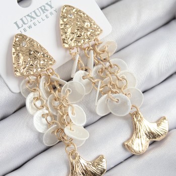 Pirinç Sallantılı Sedefli Balık Model Gold Renk Kadın Küpe