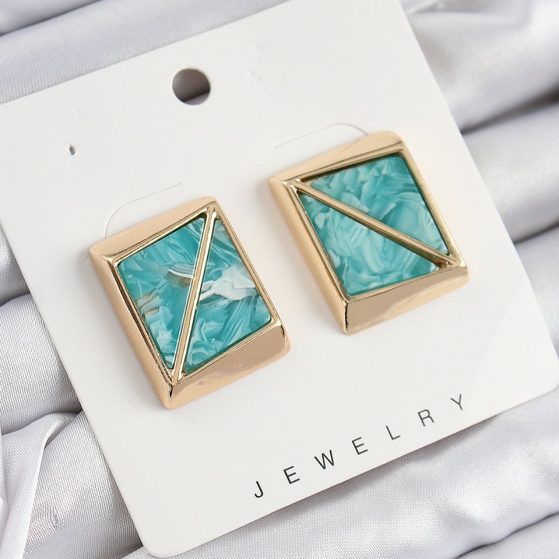 Pirinç Turkuaz Üçgen Kesim Detaylı Kare Model Vintage Gold Renk Kadın Küpe