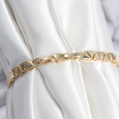 Pirinç VIP Seri Gold Renk Sıralı Üçgen Model Kadın Bileklik