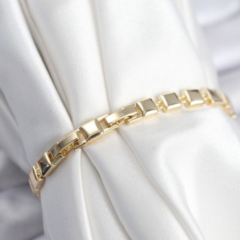 Pirinç VIP Seri Gold Renk Zirkon Taşlı Model Kadın Bileklik