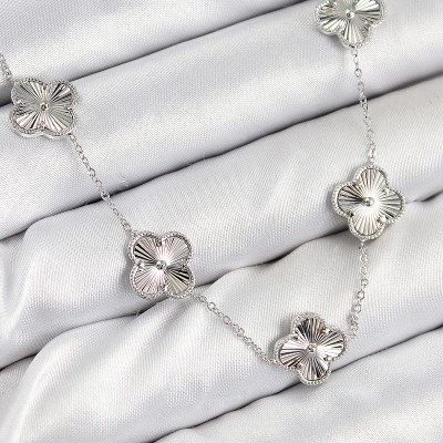 Pirinç VIP Yonca Model Gümüş Renk Kadın Kolye