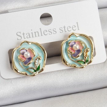 Pirinç Yeşil Mineli Çiçek Figürlü Sanatsal Portre Model Gold Renk Kadın Küpe