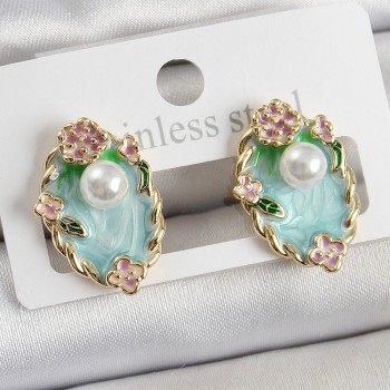 Pirinç Yeşil Mineli İnci Detaylı Sanatsal Portre Model Gold Renk Kadın Küpe