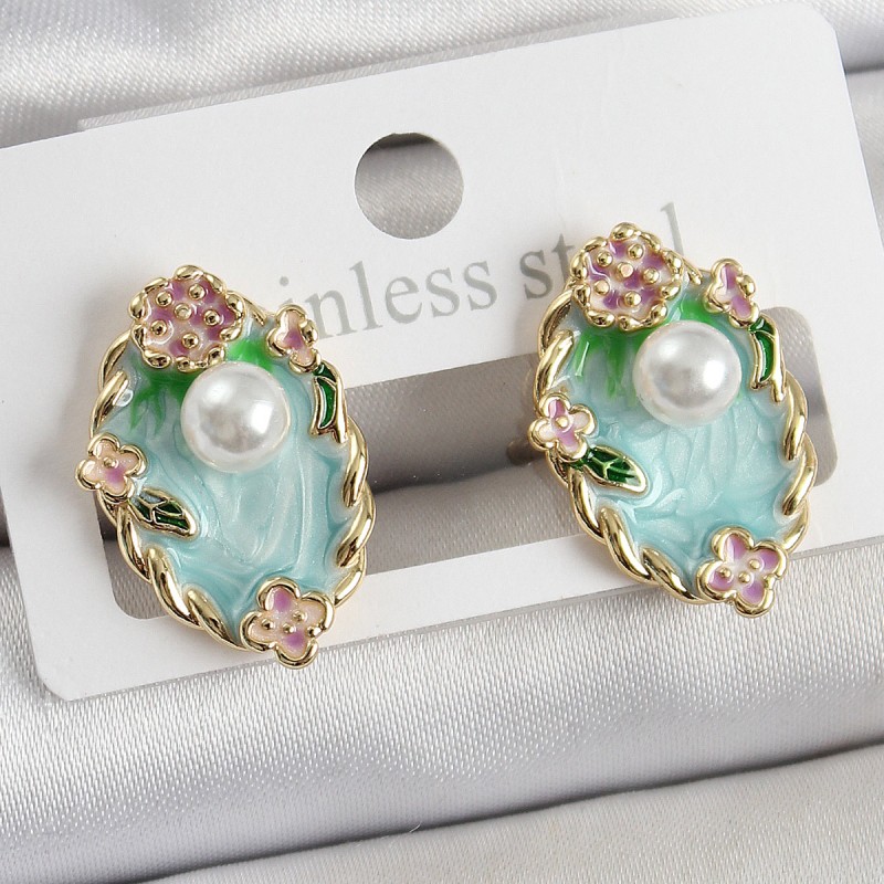 Pirinç Yeşil Mineli İnci Detaylı Sanatsal Portre Model Gold Renk Kadın Küpe