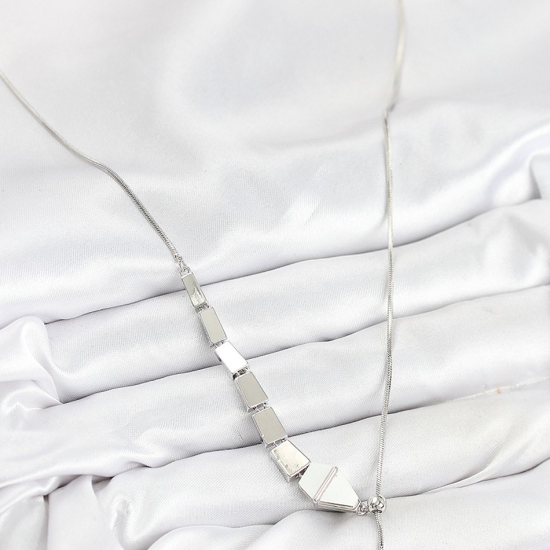 Pirinç Yılan Model Gümüş Renk Asansörlü Kadın Kolye