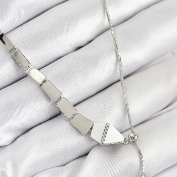 Pirinç Yılan Model Gümüş Renk Asansörlü Kadın Kolye