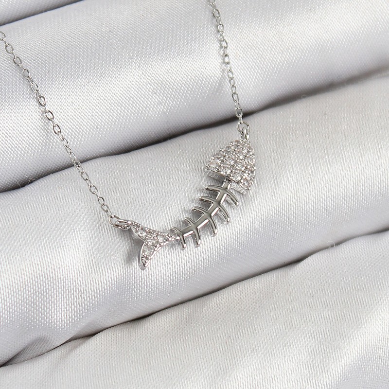 Pirinç Zirkon Taşlı Balık Kılçığı Model Gümüş Renk Kadın Kolye