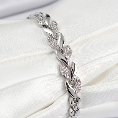 Pirinç Zirkon Taşlı Balık Kuyruğu Model Gümüş Renk Kadın Bileklik