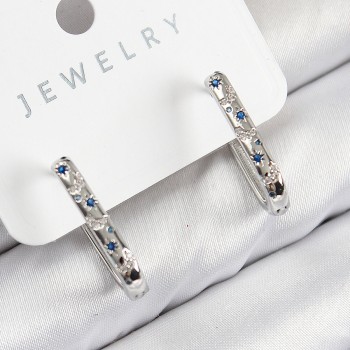 Pirinç Zirkon Taşlı Çiçek Desenli Model Gümüş Renk Kadın Küpe