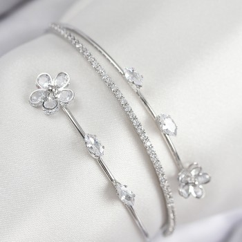 Pirinç Zirkon Taşlı Çiçek Model Gümüş Renk Kadın Bileklik