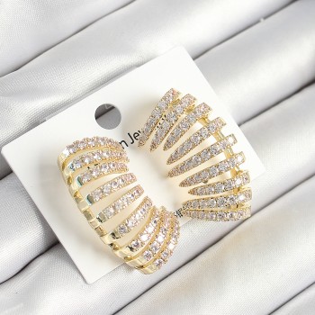 Pirinç Zirkon Taşlı Çoklu Görünümlü Model Gold Renk Kadın Küpe