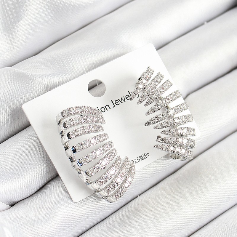 Pirinç Zirkon Taşlı Çoklu Görünümlü Model Gümüş Renk Kadın Küpe