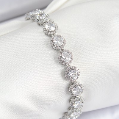 Pirinç Zirkon Taşlı Daire Baget Model Gümüş Renk VIP Seri Kadın Bileklik