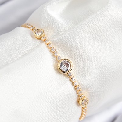 Pirinç Zirkon Taşlı Daire Model Gold Renk Asansörlü Kadın Bileklik