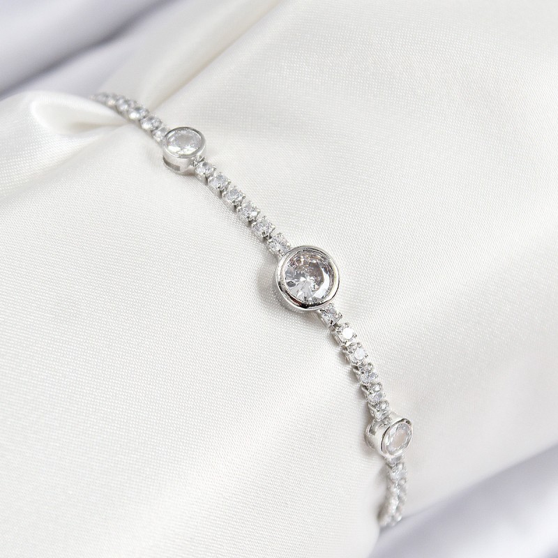 Pirinç Zirkon Taşlı Daire Model Gümüş Renk Asansörlü Kadın Bileklik